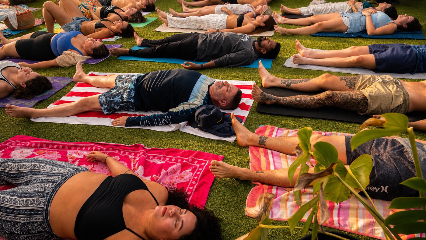 An outdoor Plunsana breathwork session on the grass